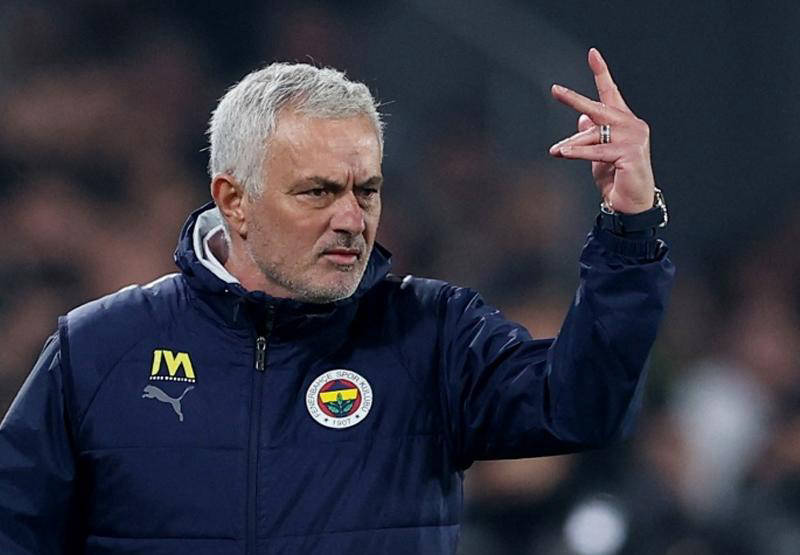 穆里尼奥再度面临欧冠挑战，需战胜两个对手晋级